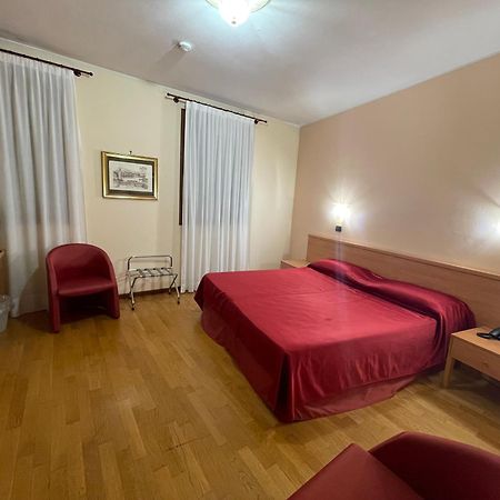 Hotel Ab Baretta Legnaro Eksteriør bilde