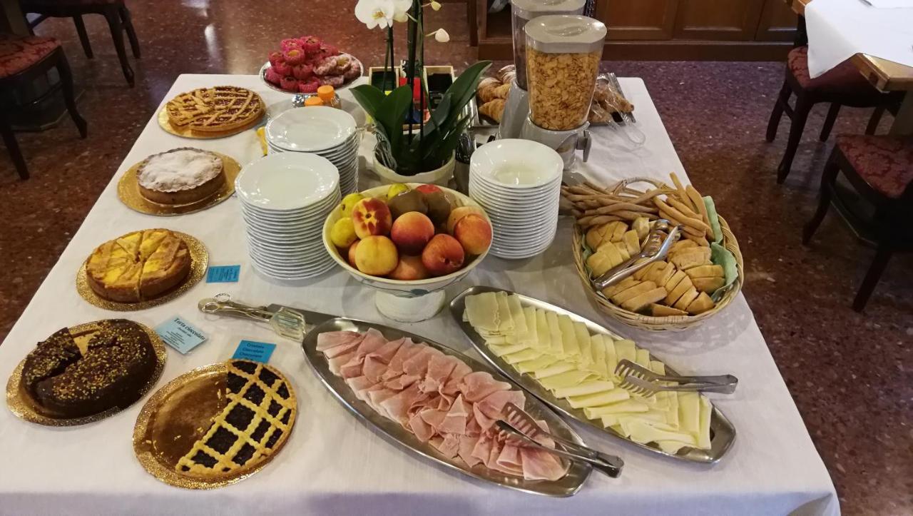 Hotel Ab Baretta Legnaro Eksteriør bilde